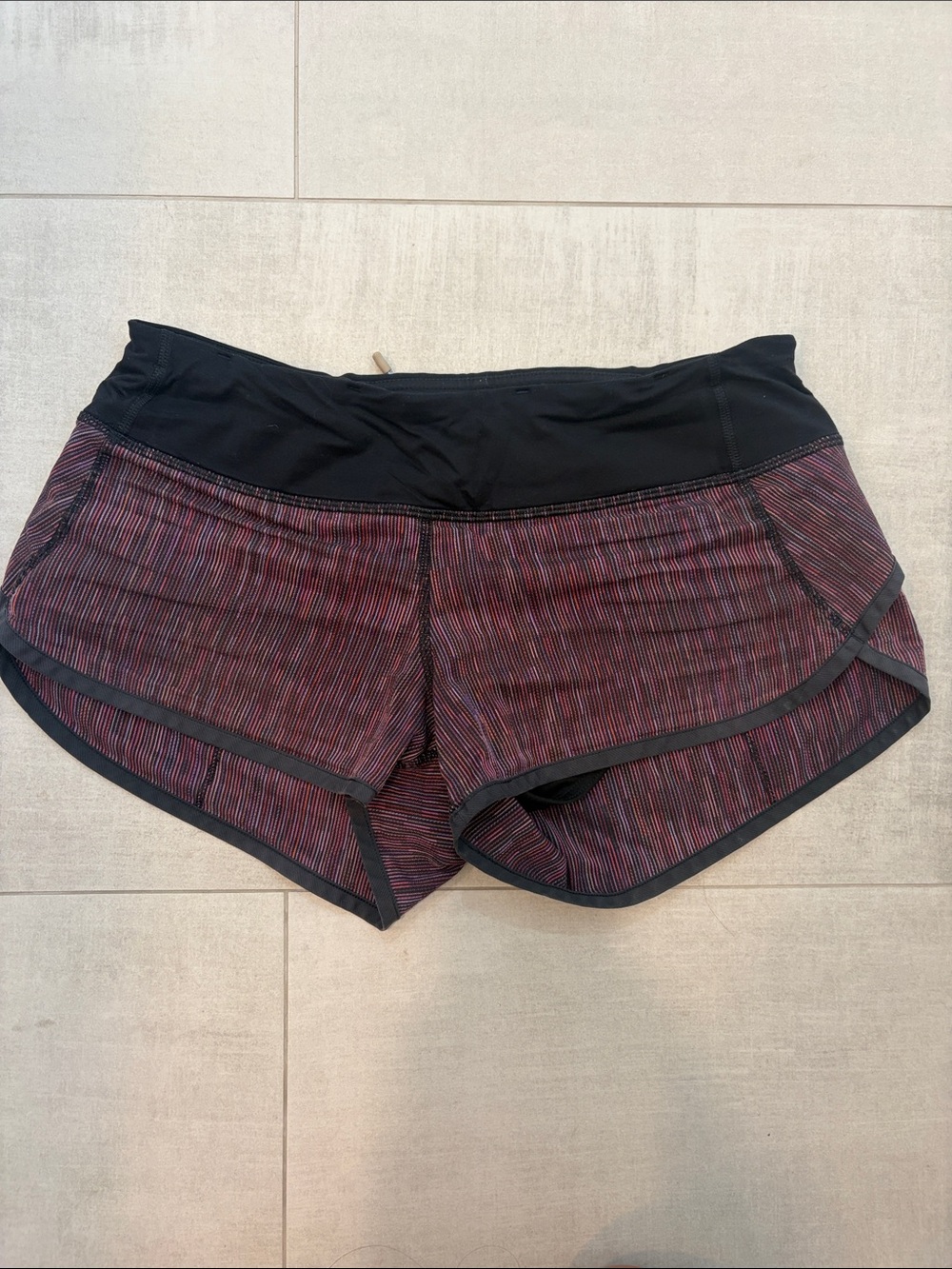 lululemon athletica speed short Black Waist Shorts with Burgundy Stripe Print